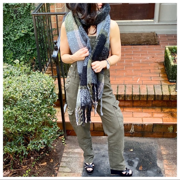 Gorgeous soft oversized plaid Blanket fringe scarf - Picture 7 of 7